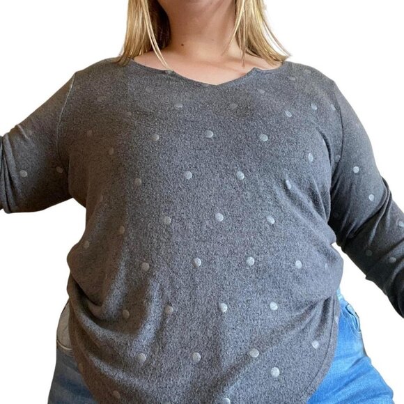 Maurices Grey Polka Dot Shirt Size 0x - Picture 1 of 3